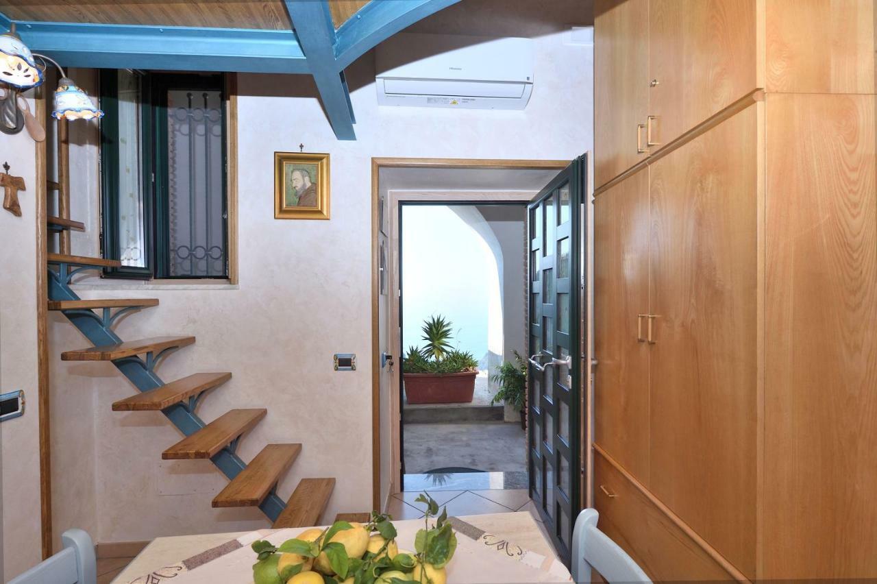 Pontone On The Sea Apartment Scala Dış mekan fotoğraf